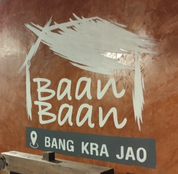 Baan Baan Bang Kra Jaoの店名が書かれた看板